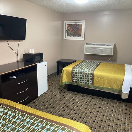 Economy Inn & Suites Аштабула Екстер'єр фото