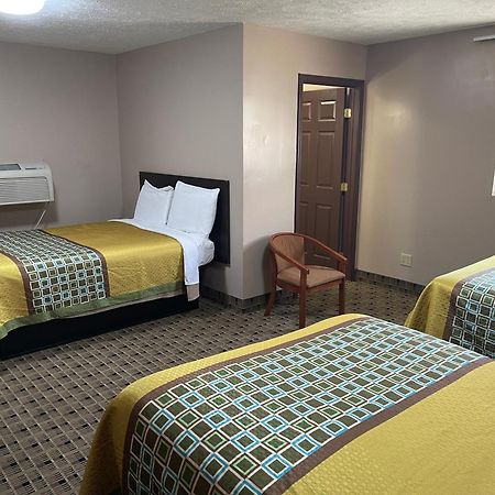Economy Inn & Suites Аштабула Екстер'єр фото