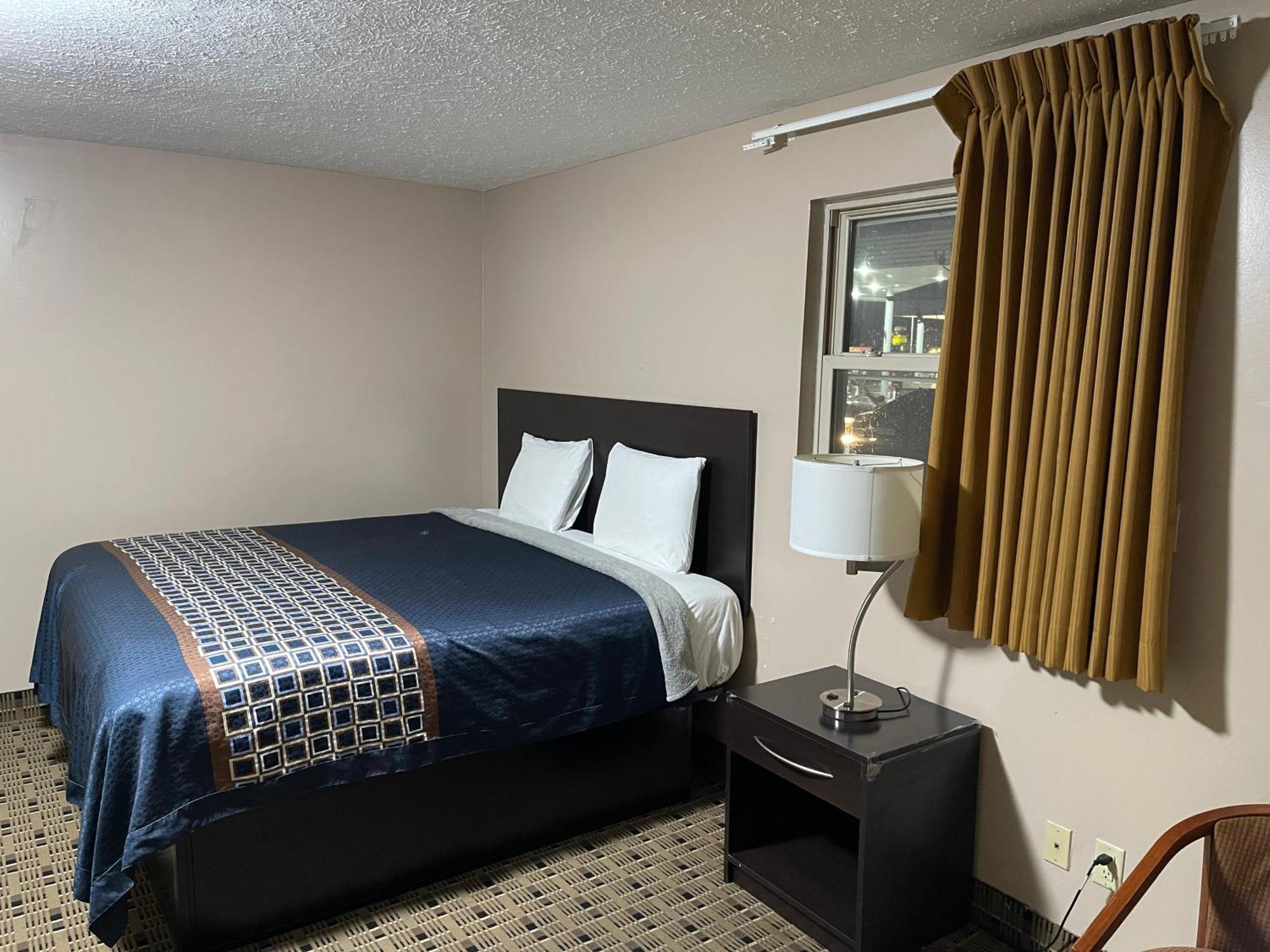 Economy Inn & Suites Аштабула Екстер'єр фото
