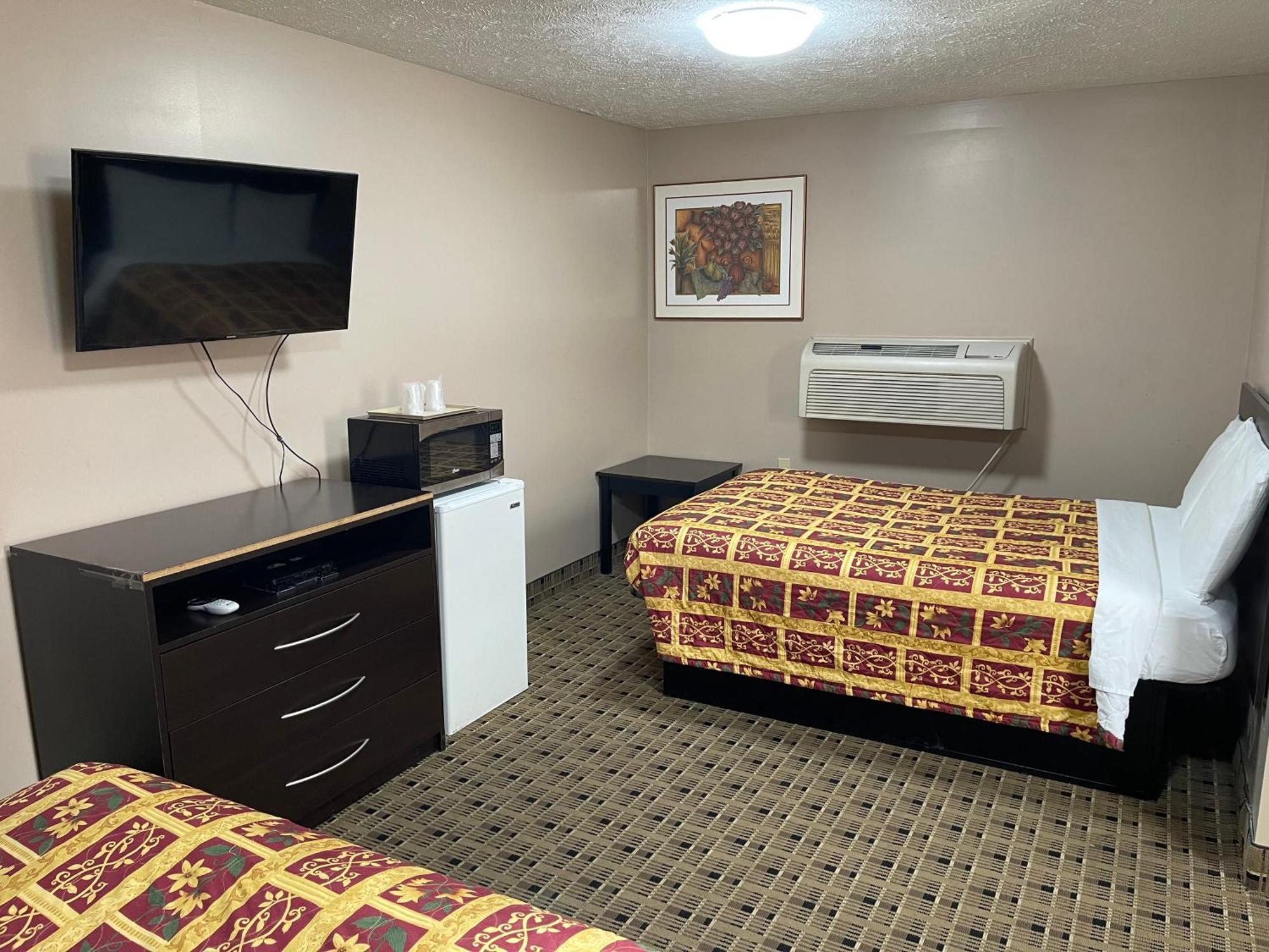 Economy Inn & Suites Аштабула Екстер'єр фото