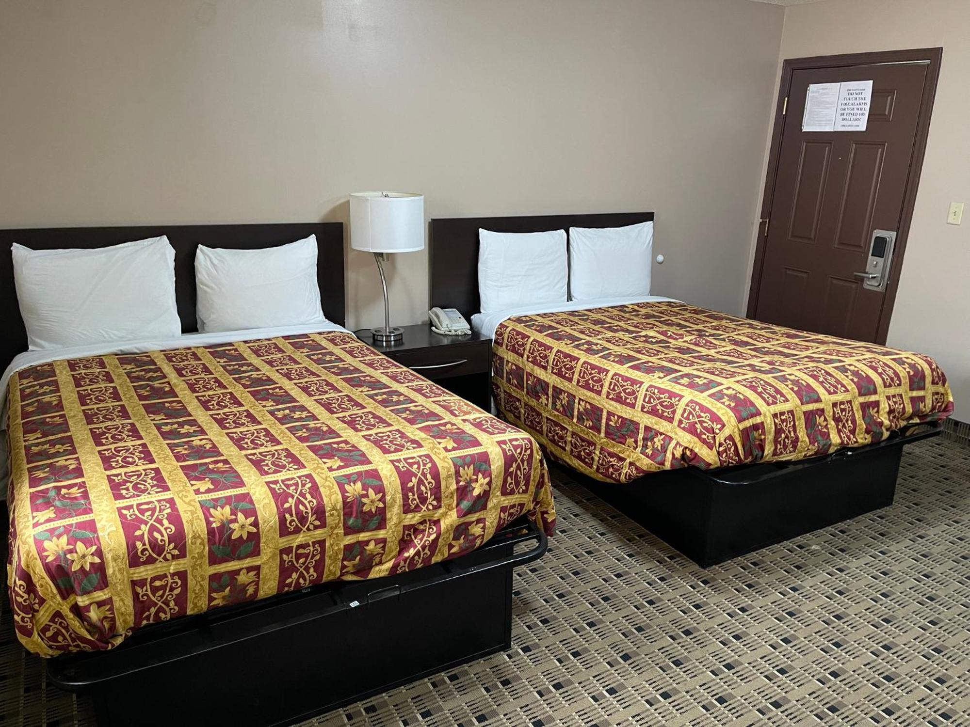 Economy Inn & Suites Аштабула Екстер'єр фото