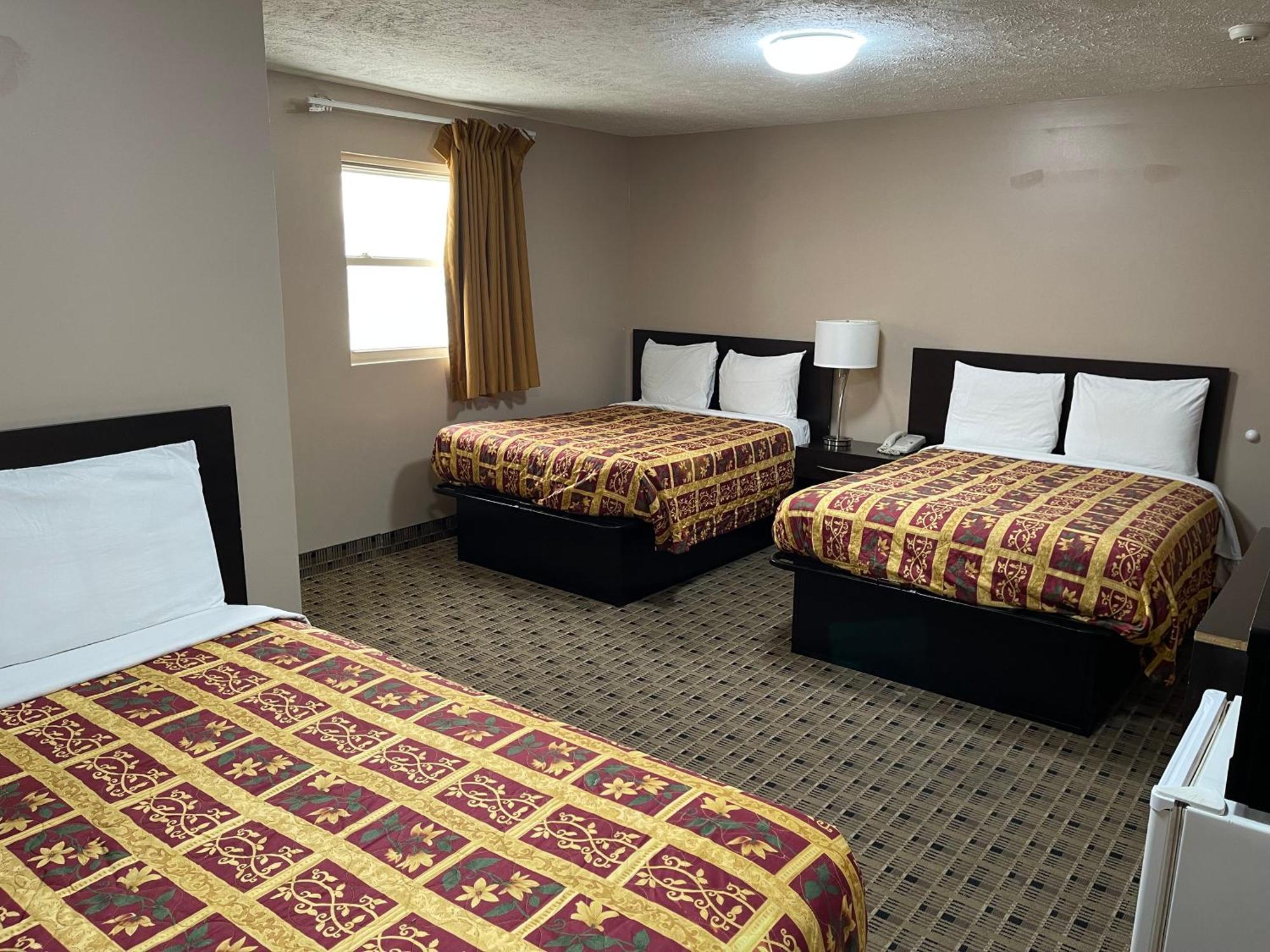 Economy Inn & Suites Аштабула Екстер'єр фото