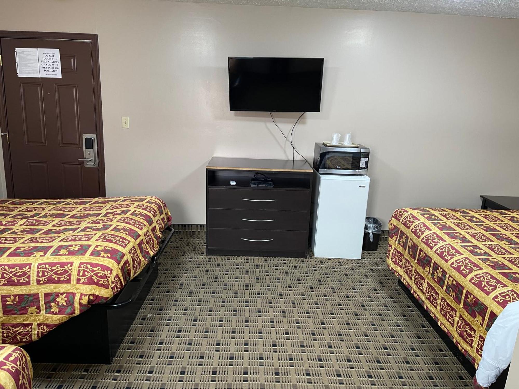Economy Inn & Suites Аштабула Екстер'єр фото