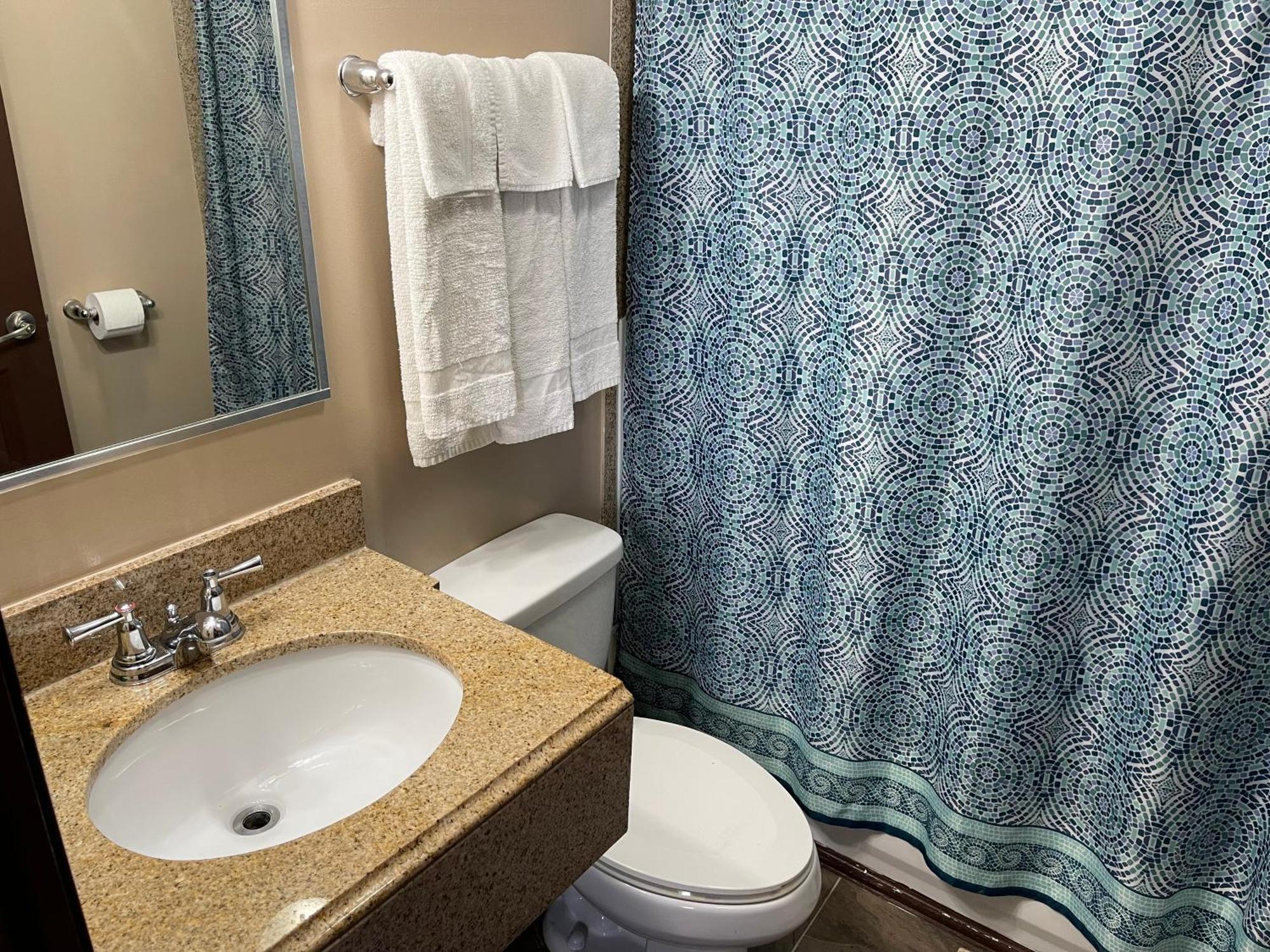 Economy Inn & Suites Аштабула Екстер'єр фото