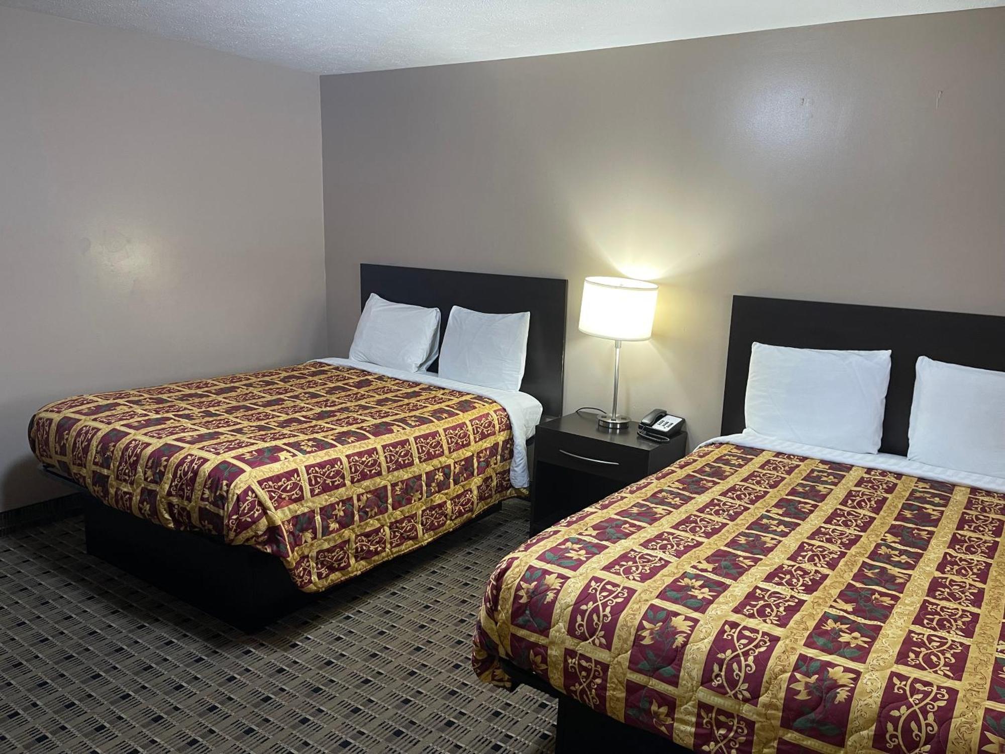 Economy Inn & Suites Аштабула Екстер'єр фото