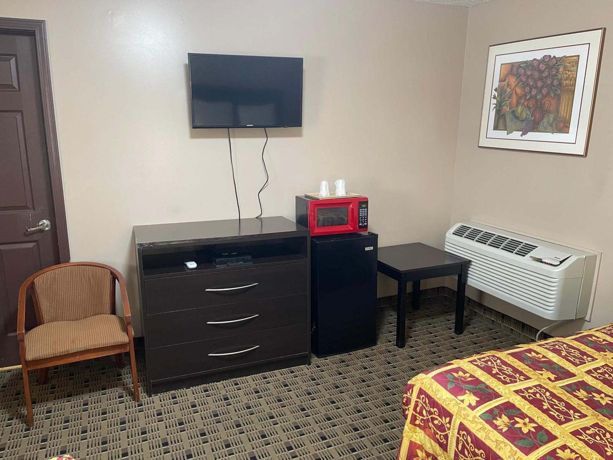 Economy Inn & Suites Аштабула Екстер'єр фото