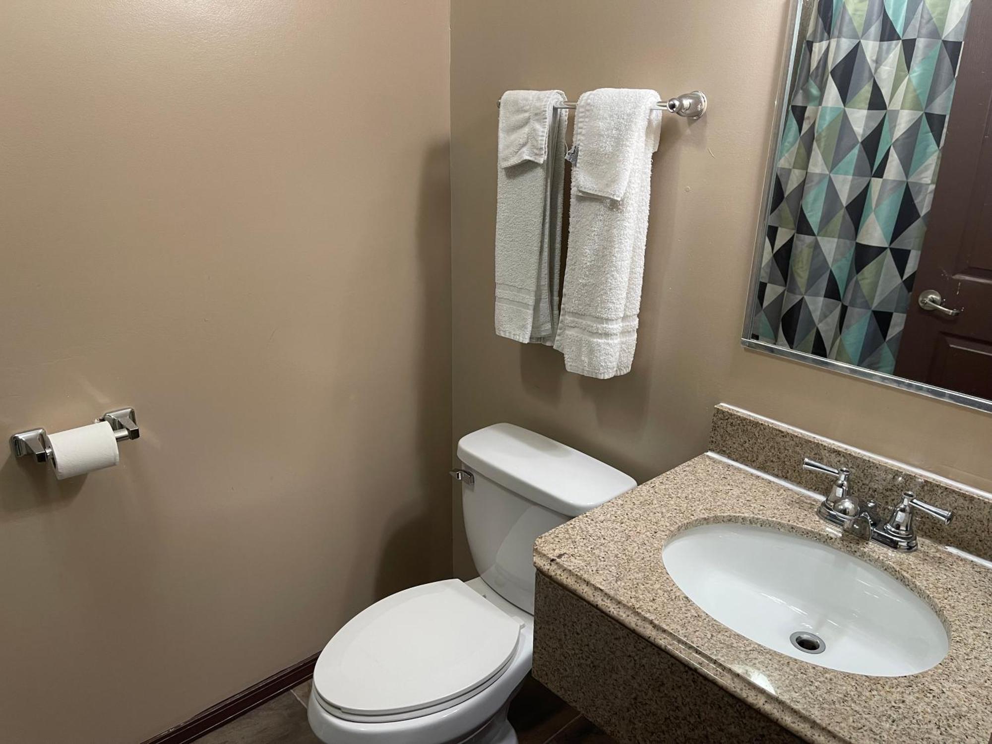 Economy Inn & Suites Аштабула Екстер'єр фото