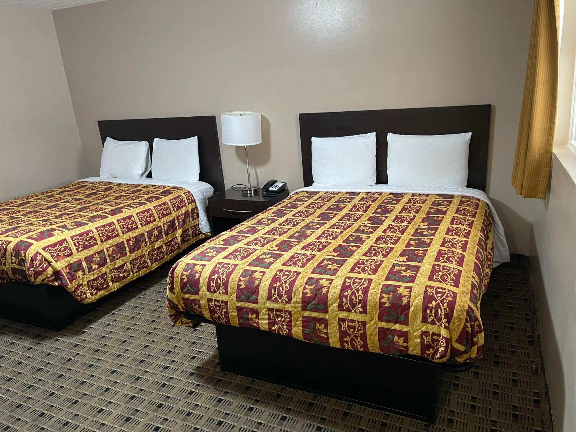 Economy Inn & Suites Аштабула Екстер'єр фото