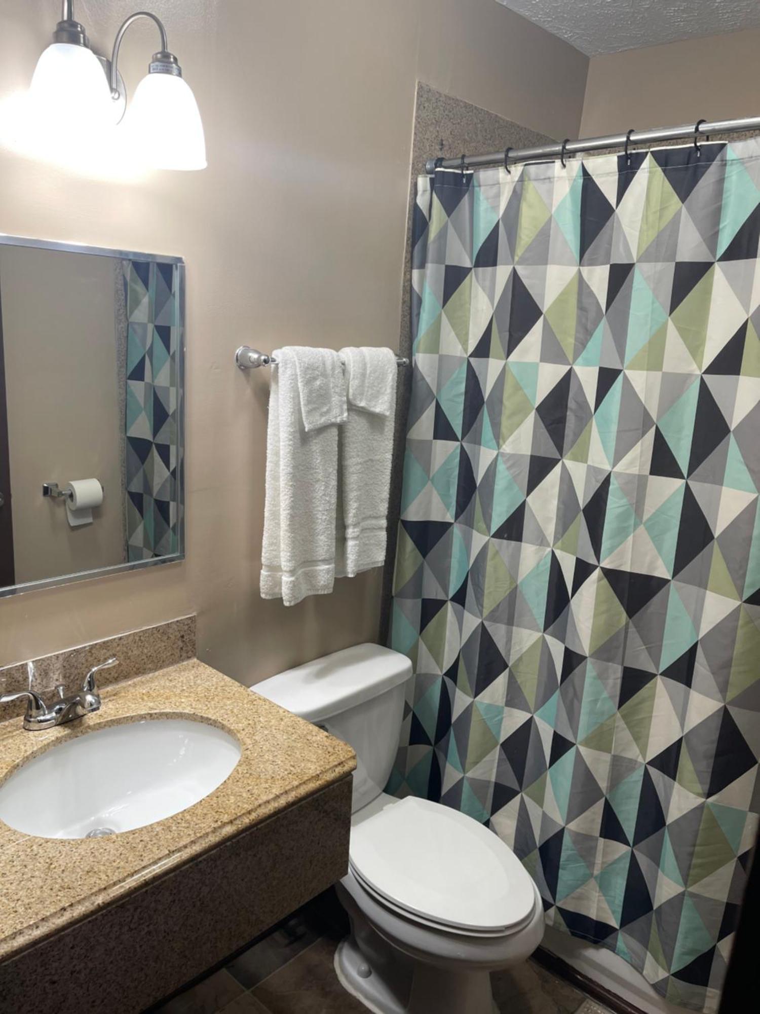 Economy Inn & Suites Аштабула Екстер'єр фото