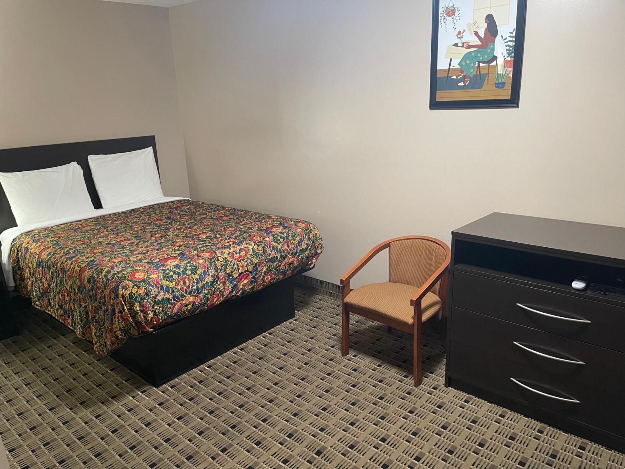 Economy Inn & Suites Аштабула Екстер'єр фото