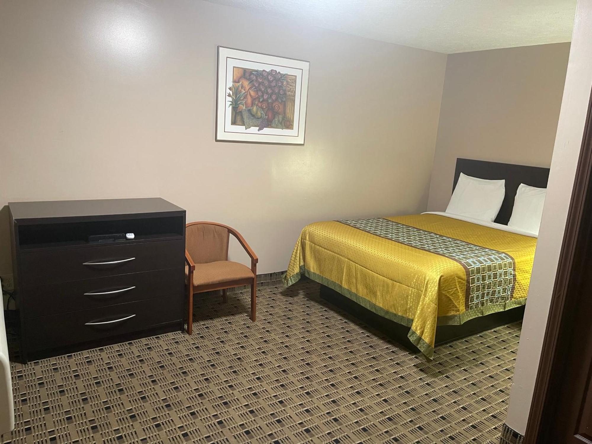 Economy Inn & Suites Аштабула Екстер'єр фото