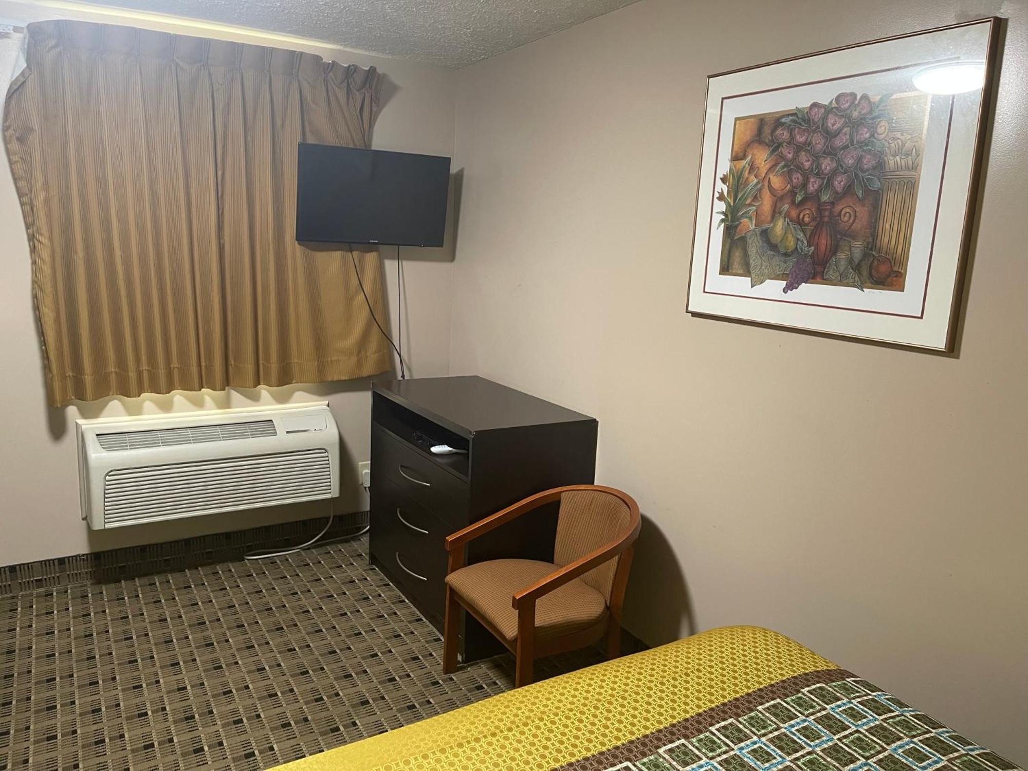 Economy Inn & Suites Аштабула Екстер'єр фото