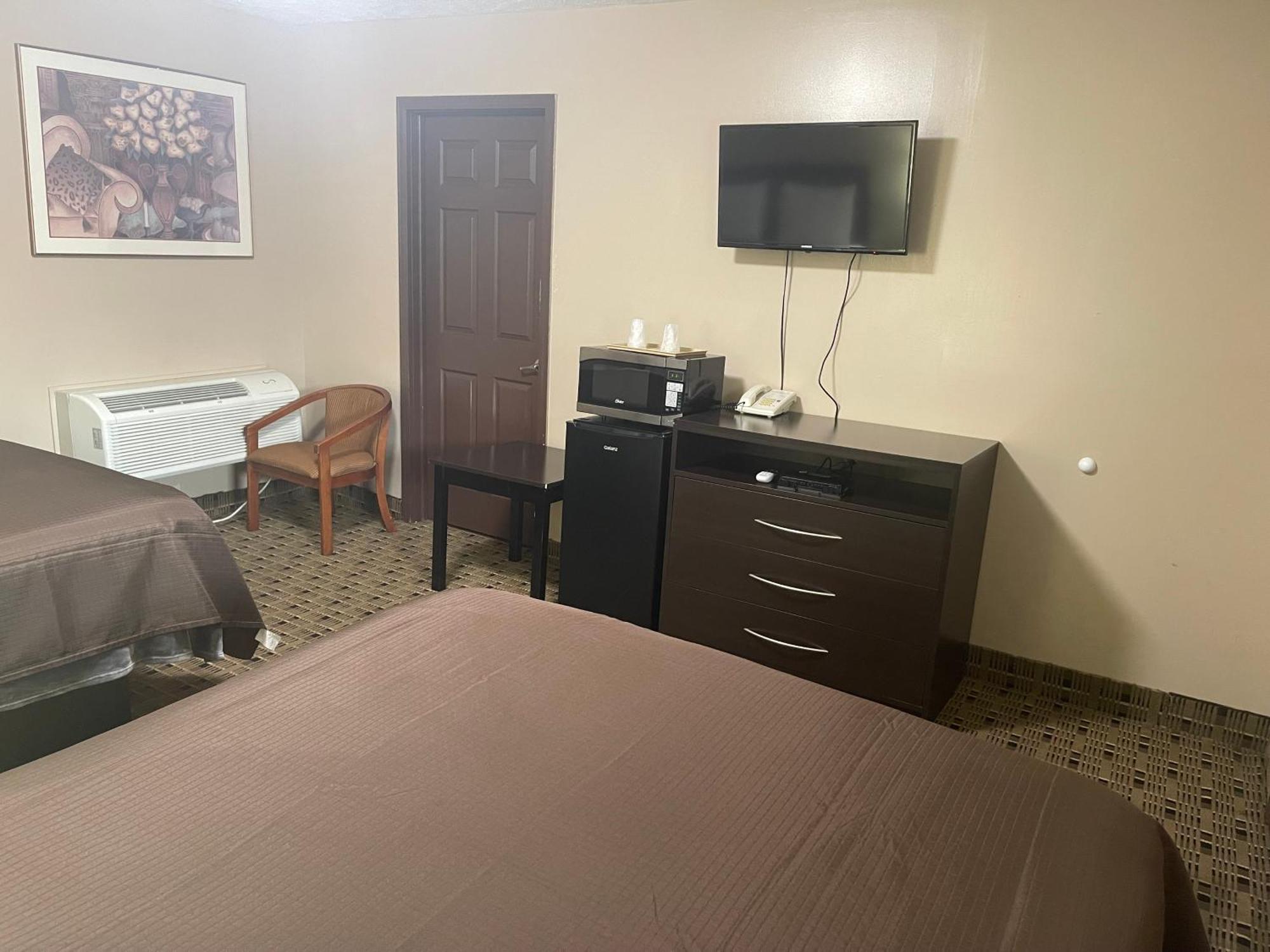 Economy Inn & Suites Аштабула Екстер'єр фото
