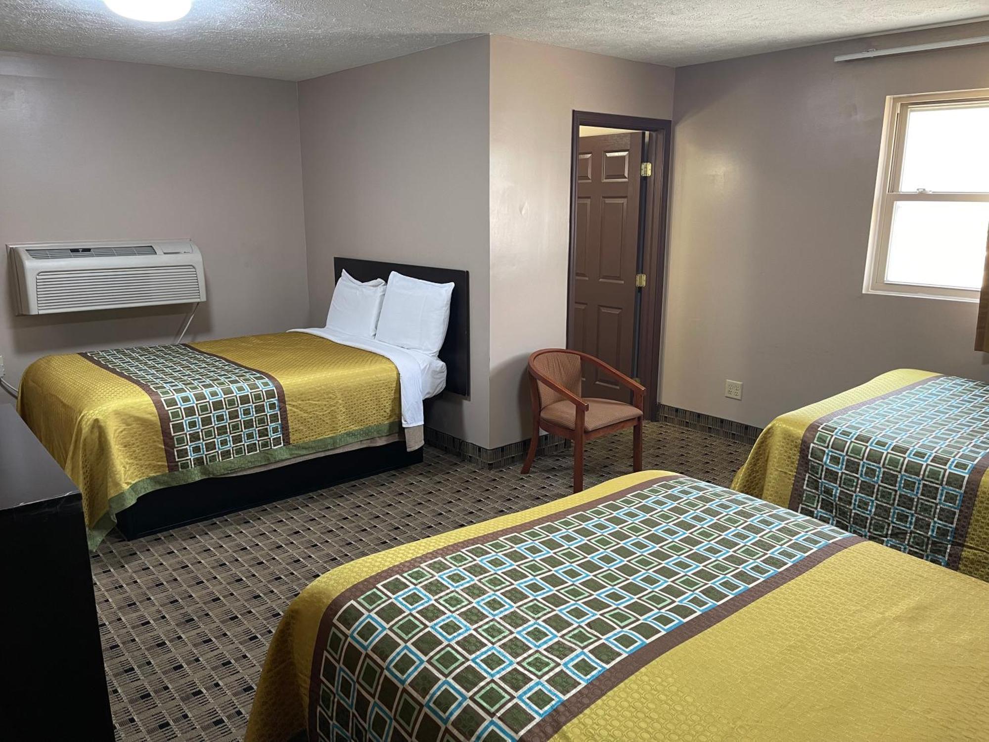 Economy Inn & Suites Аштабула Екстер'єр фото