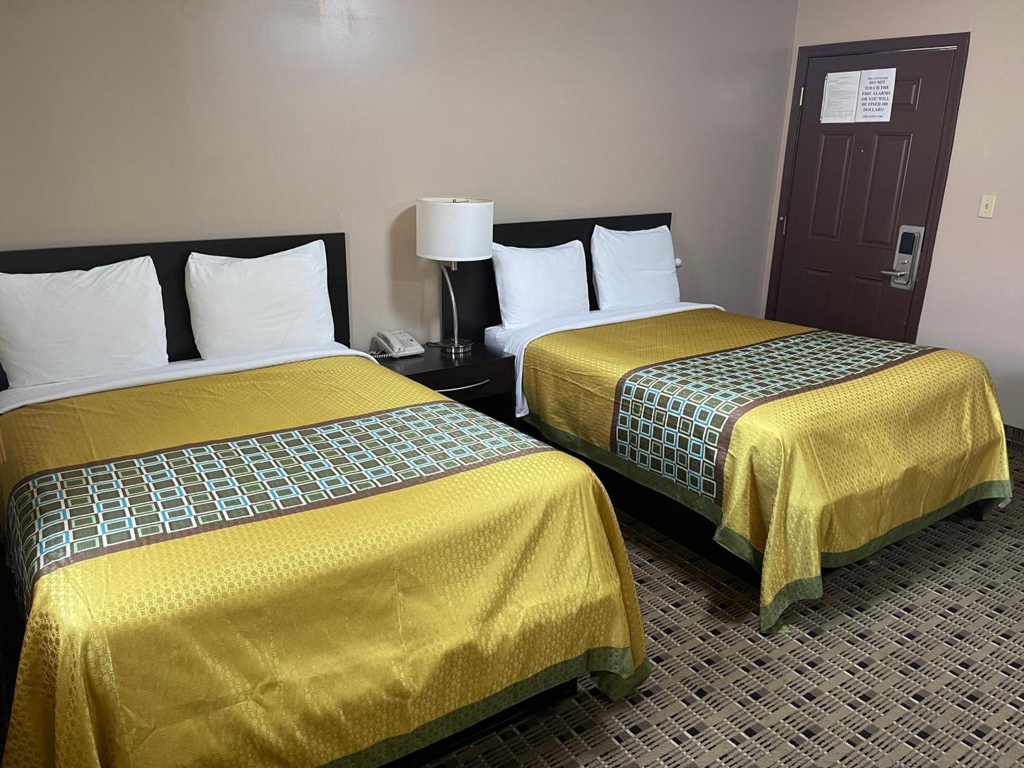 Economy Inn & Suites Аштабула Екстер'єр фото