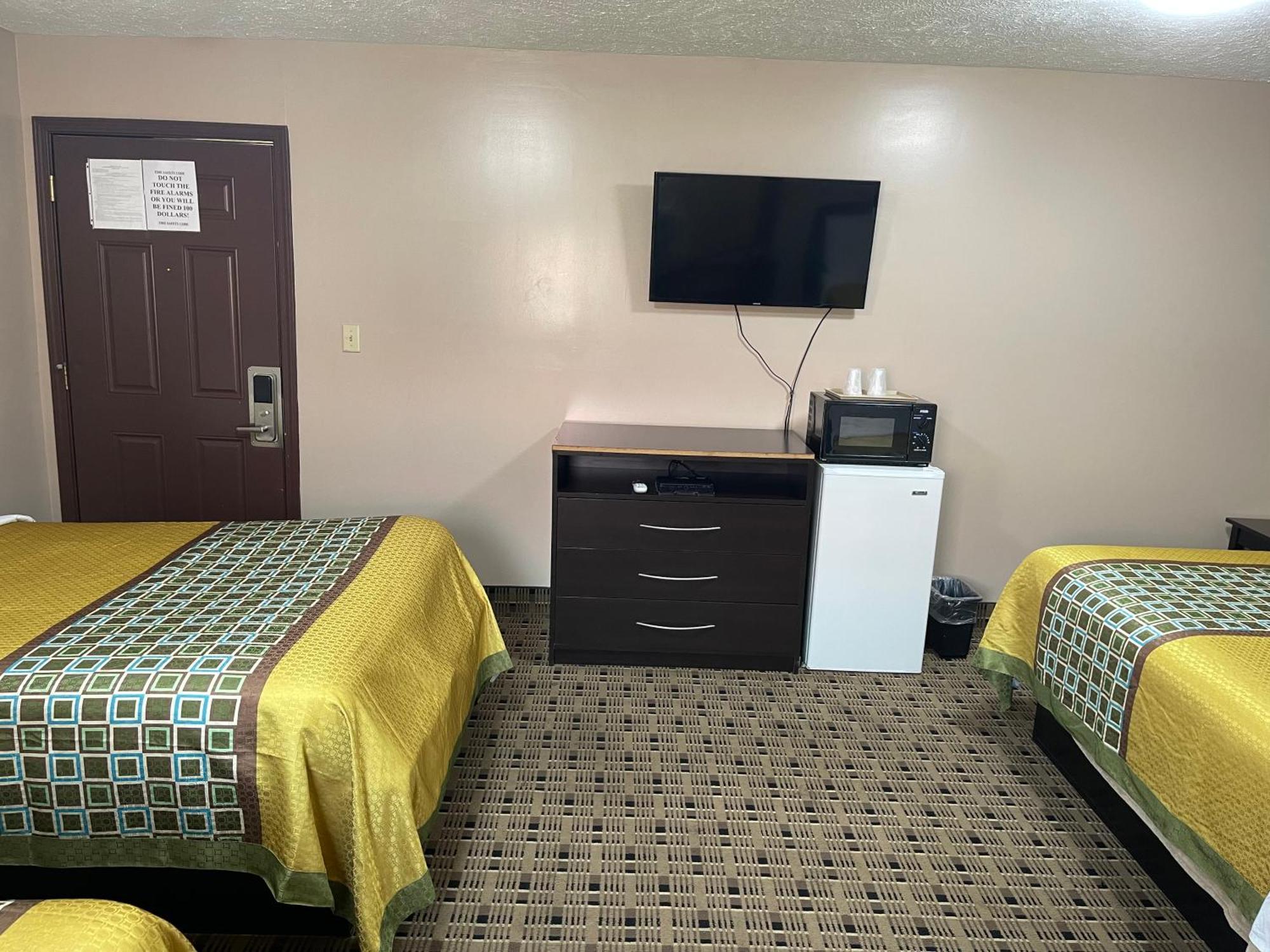 Economy Inn & Suites Аштабула Екстер'єр фото